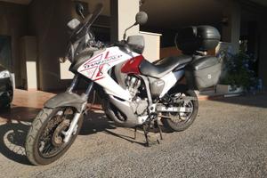 Honda Transalp XL700V con cavalletto centrale