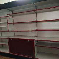 Scaffali modulari con ripiani in laminato