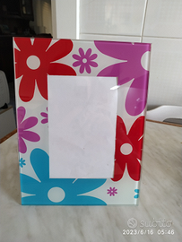 Cornice a giorno con disegni floreali