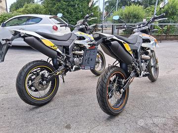 MOTARD UM DSR SM 125cc*MOT. APRILIA LC