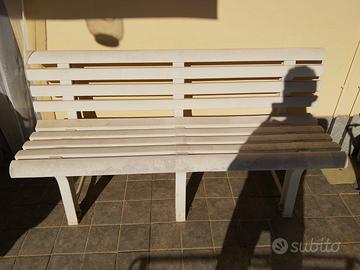 Panchina bianca in plastica 