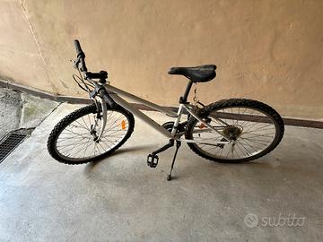 Bicicletta Mountain Bike