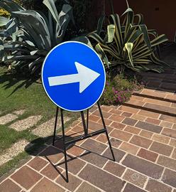 Cartello segnaletica stradalr per lavori