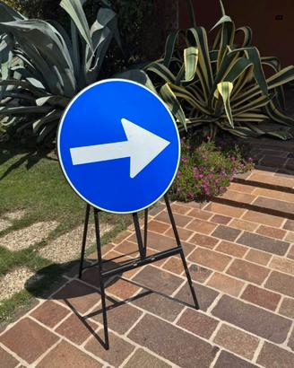 Cartello segnaletica stradalr per lavori
