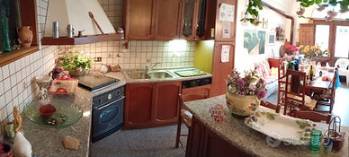 Bifamiliare più monolocale, posti auto riservati