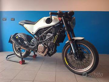Vitpilen 401  – 12.000 km – Akrapovic + accessori