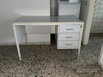 scrivania ufficio 