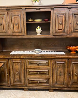 Arredamento per sala cucina in noce massello