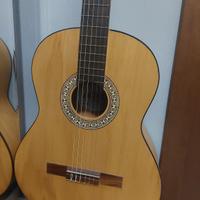 chitarra classica perfettamente funzionante. 