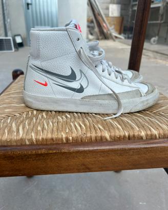 NIKE BLAZER