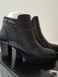STIVALETTO DONNA TG. 38