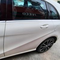 MERCEDES-BENZ B180 ANNO 2015 - PORTA POSTERIORE SI