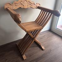 Sedia savonarola in noce con leoni