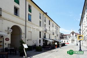 4 LOCALI IN ZONA CENTRALE