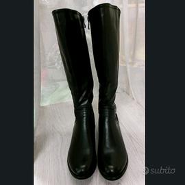 Stivali neri in similpelle