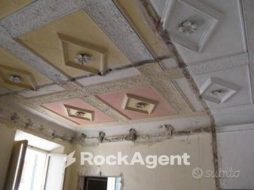 CASA SIGNORILE D'EPOCA DA RISTRUTTURARE