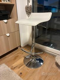 Sgabello bar penisola regolabile