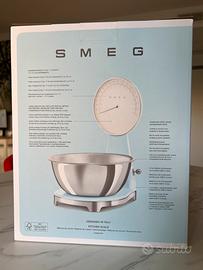 Bialncia da cucina Smeg KSF01BLWW mai aperta