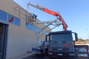 EUROCARGO 120 con gru FASSI 230Xp