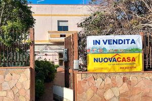 Cagliari,Via delle Felci 200mq interni+800 esterni