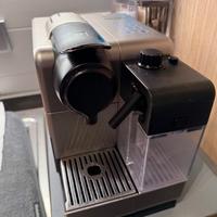 Macchina caffe nespresso Lattissima touch