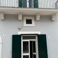 Locale commerciale in piazza a Pezze di Greco