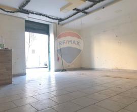Locale Fronte Strada Mugnano