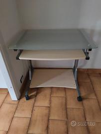 tavolo porta computer con ruote 