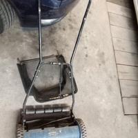 Tagliaerba a spinta a mano
