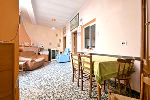 Indipendente con cortile da ristrutturare