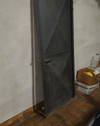 Porta in ferro per cantina o garage