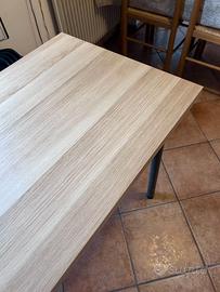 Scrivania IKEA LAGKAPTEN 120x60 con 2 gambe ADILS