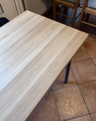 Scrivania IKEA LAGKAPTEN 120x60 con 2 gambe ADILS