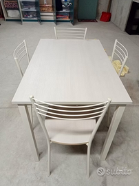 tavolo allungabile come nuovo + 4 sedie