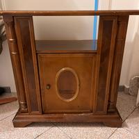 Mobile antico in legno