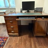 Scrivania classica  da ufficio o studio
