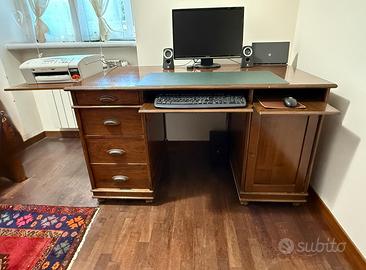Scrivania classica  da ufficio o studio