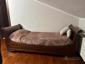 Letto singolo a barca in legno di ciliegio