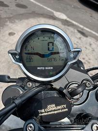 Moto Guzzi V7 Stone