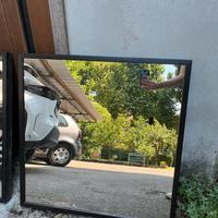 Specchi con cornice nera