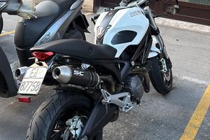 Ducati monster 696