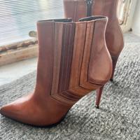 Stivali con tacco fino