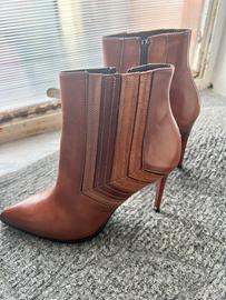 Stivali con tacco fino