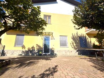 TRILOCALE PIANO TERRA CON CORTILE E BOX AUTO!