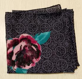 Foulard viola scuro con fiori