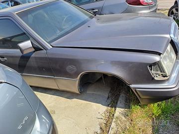 Mercedes 200 serie 124 per ricambi