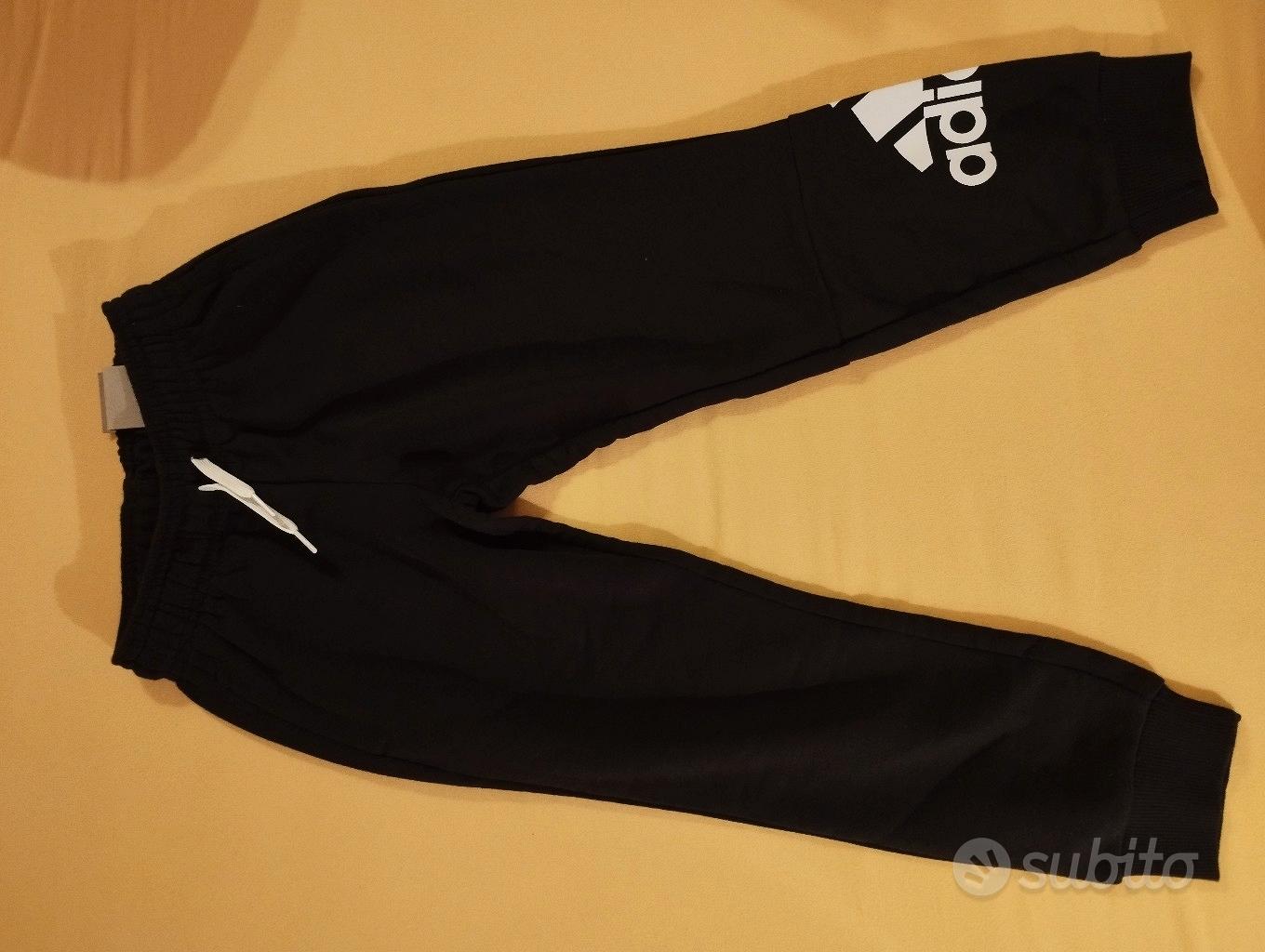 Pantaloni adidas outlet strappati