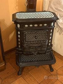 stufa in maiolica, perfettamente funzionante