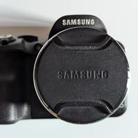 Fotocamera digitale Samsung WB1100F con accessori 