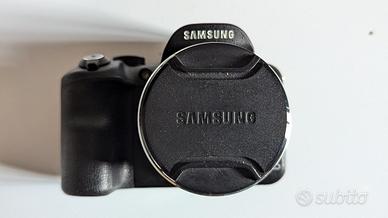 Fotocamera digitale Samsung WB1100F con accessori 